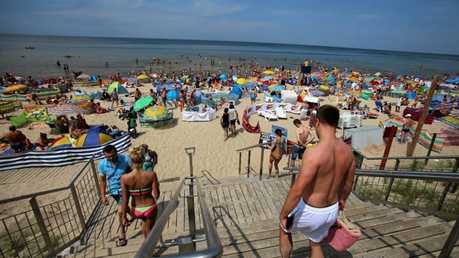 Połowa Polaków nie znosi widoku nagich dzieci na plaży