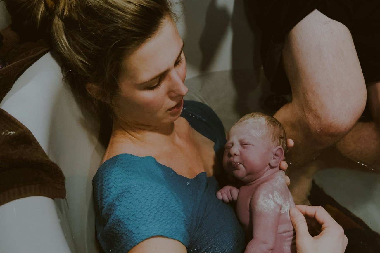 "To miał być kameralny i intymny poród. Mąż zaprosił nieznajomego gościa"