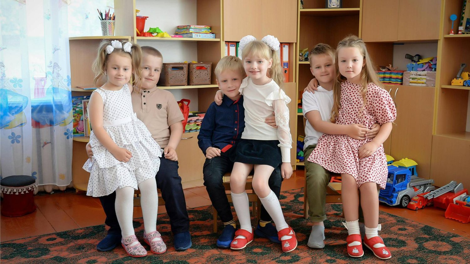 Przedszkole urządziło dzieciom śluby w urzędzie. Zdjęcia kilkulatków wrzucili do sieci