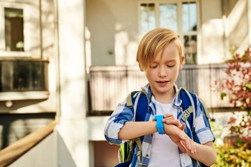 T‑Mobile oferuje rodzicom rozwiązania, które pomogą zapewnić ich dzieciom właściwą ochronę, m.in. usługi „Gdzie jest dziecko” i „Dzieci w sieci” oraz zegarek Family Watch