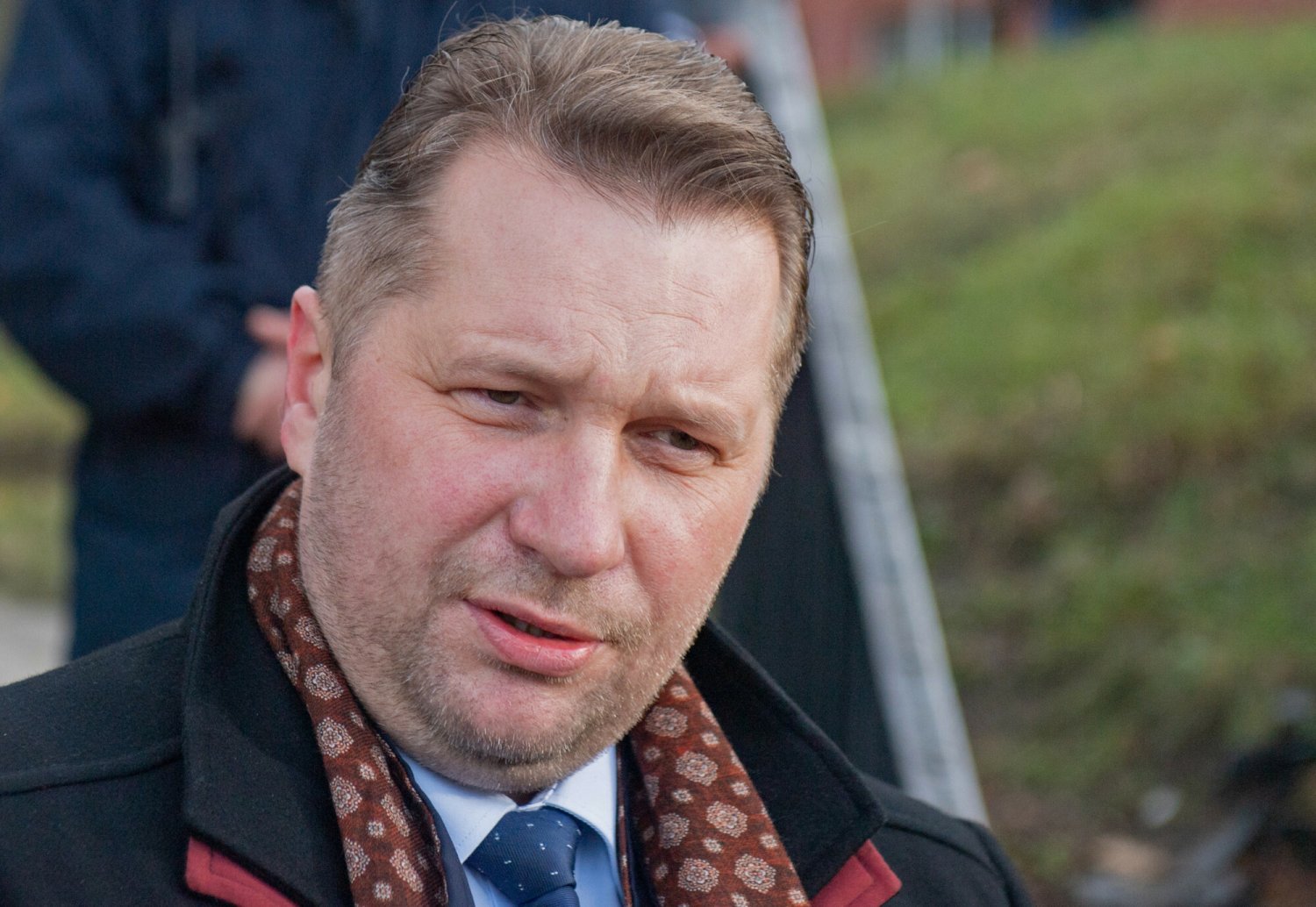 Przemysław Czarnek sprzeciwia się obowiązkowym szczepieniom dla nauczycieli i zapowiada kryzys w szkolnictwie.