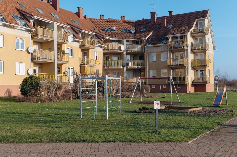 Plac zabaw pod napięciem dla bezpieczeństwa. Kontrowersyjny pomysł sąsiadów