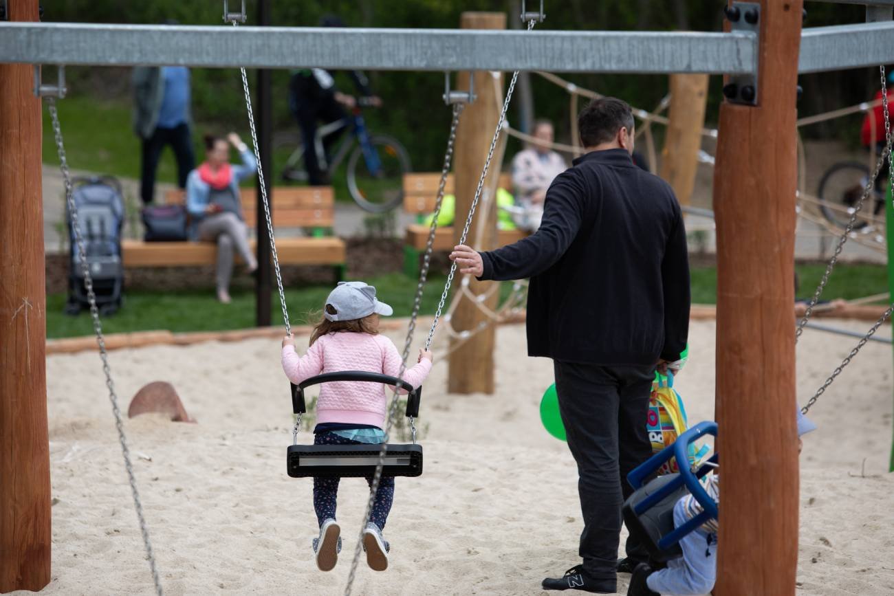Reakcja ojca na zachowanie 4-latki na placu zabaw zasmuca. Takie są realia wśród wielu rodziców