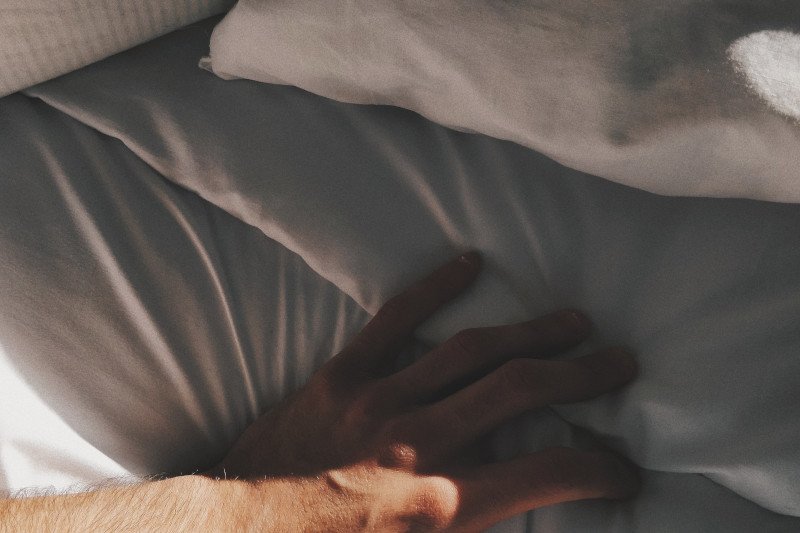 Czosnek pod poduszką a bezsenność Czosnek pod poduszką a bezsenność