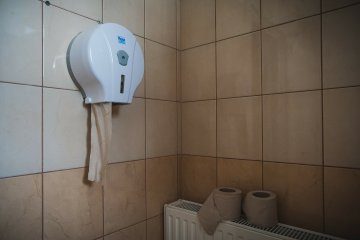 Nauczycielka nie pozwala uczniom bezkarnie korzystać z toalety. Czy nauczyciel może zabronić uczniowi skorzystać z toalety?