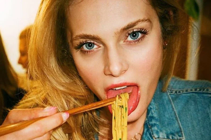 Ola Kowal ma na Instagramie ponad 100 tys. obserwujących. Jest fanką zdrowego jedzenia i stylu życia