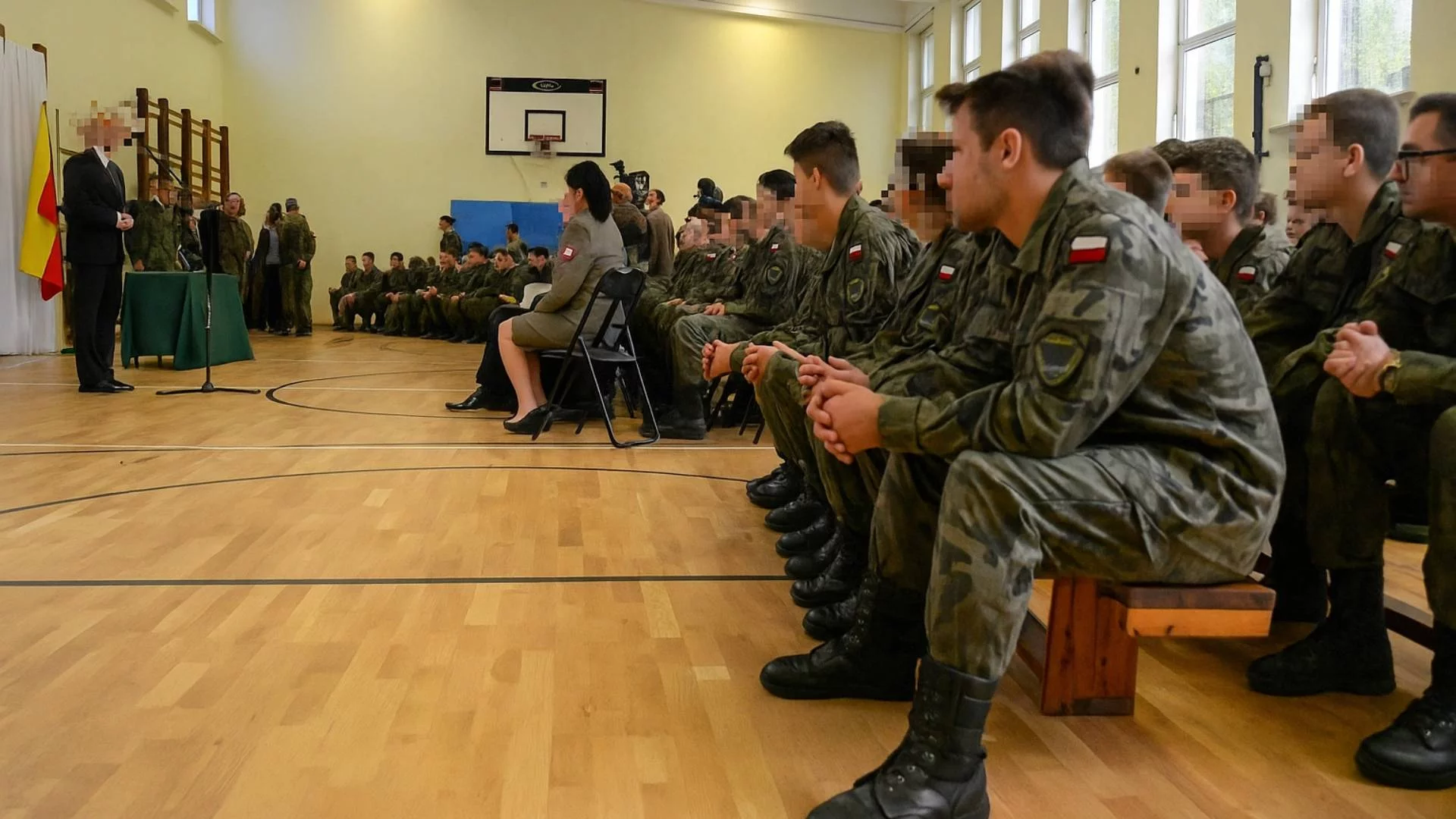 spotkanie w szkole średniej Oddziału Przygotowania Wojskowego