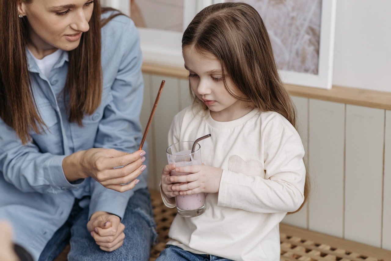 Metalowa rurka do picia to kiepski wybór.