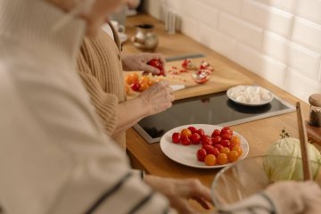 domowe triki, szybkie gotowanie, trik kuchenny, pomidorki koktajlowe, kuchenne lifehacki