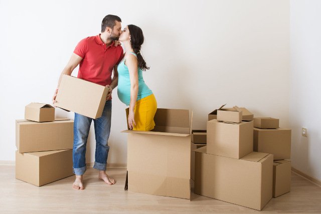 Wielu nabywców mieszkań kupuje je z myślą o założeniu rodziny lub znalezieniu miejsca na zwiększającą się liczbę jej członków. Przy wyborze przyszłego domowego ogniska trzeba zwracać uwagę nie tylko na samą cenę