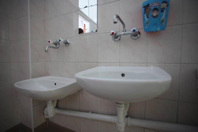 Samorządy oszczędzają na remoncie toalet, więc szkoły o pieniądze na nowe łazienki walczą w konkursach.