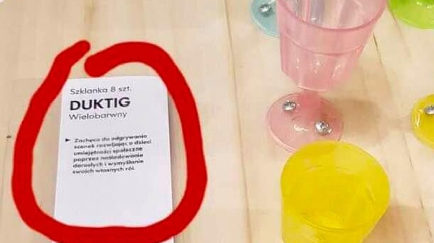 Miniaturowa kuchnia nie budzi większych zastrzeżeń. Co innego jej asortyment...