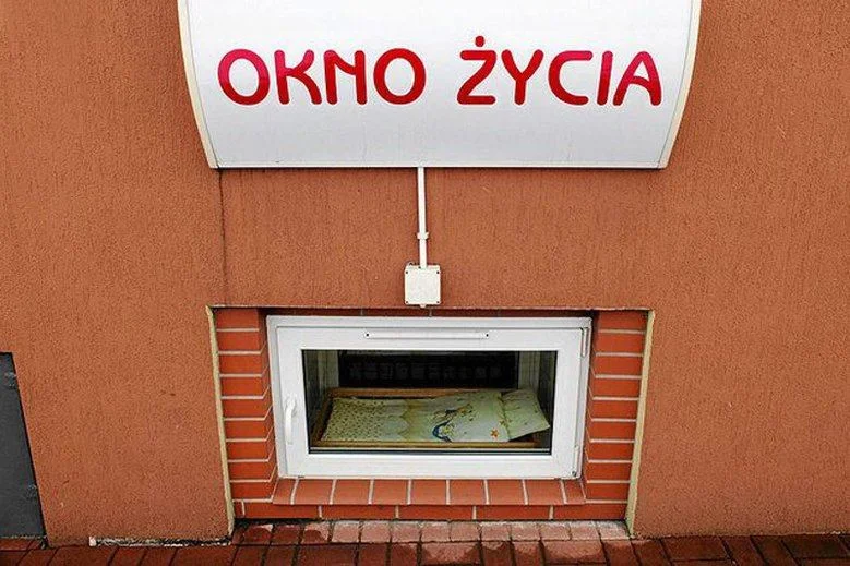 Dziecko w oknie życia w Tarnowie znaleziono w czwartek wieczorem