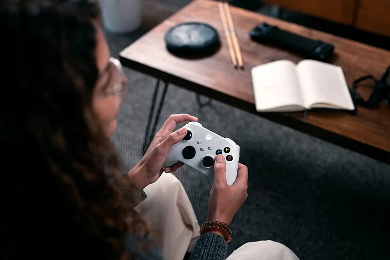 Xbox All Access to zestaw składający się z najnowszej generacji konsoli Xbox Series S oraz 24-miesięcznego abonamentu na gry z biblioteki Xbox Game Pass Ultimate