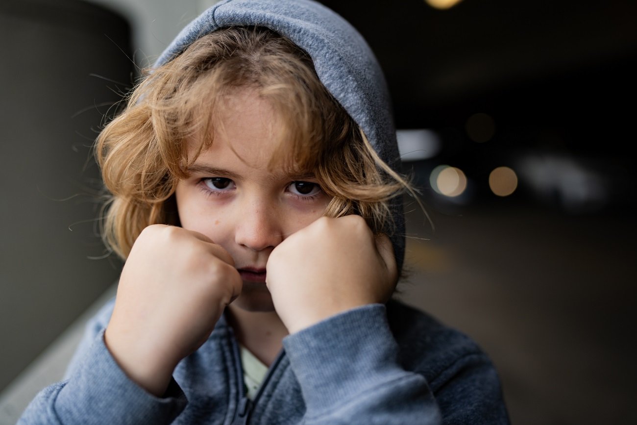 Może to nie złość, a załamanie sensoryczne? Nie wyciągaj pochopnych wniosków