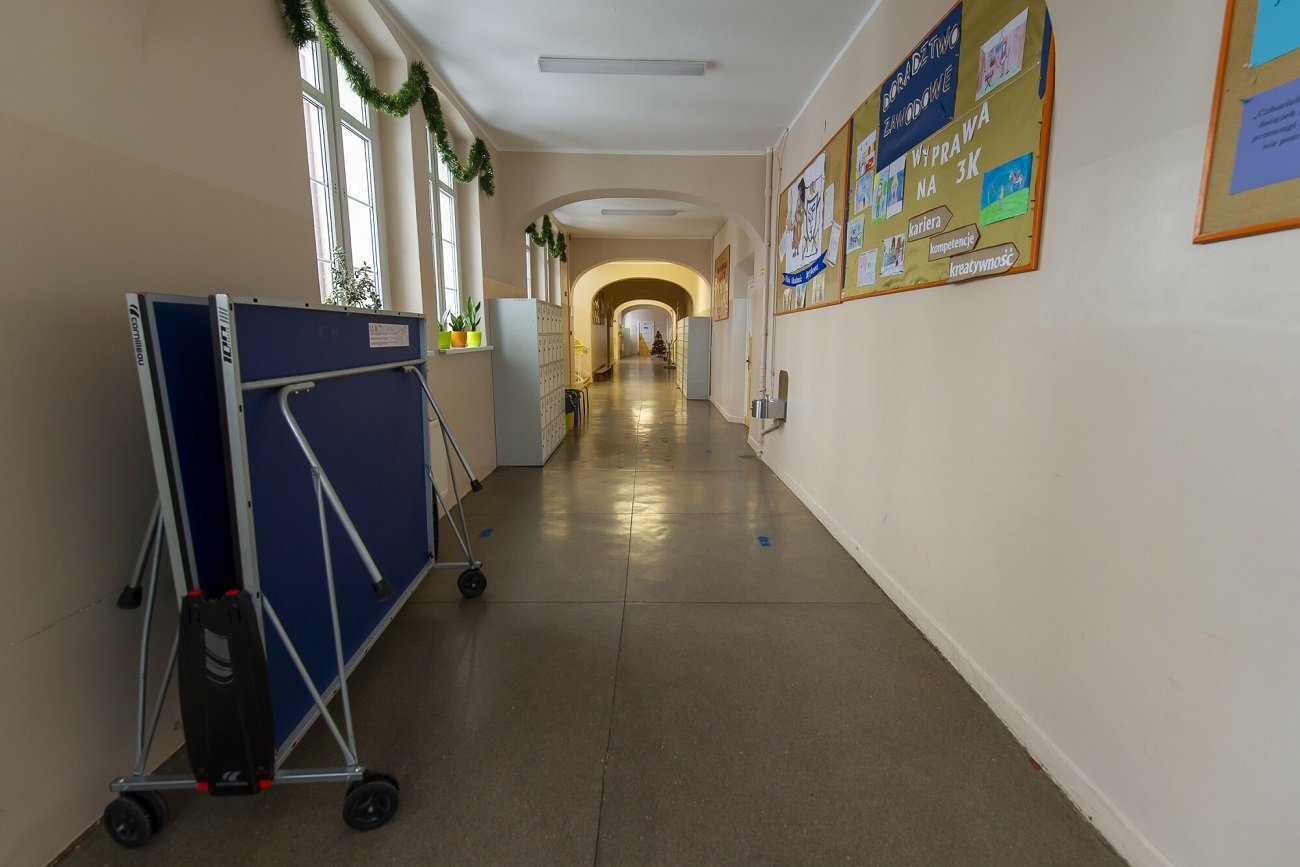 Zaprowadziła syna do szkoły. Matka: "Przez moje gapiostwo był pośmiewiskiem klasy"