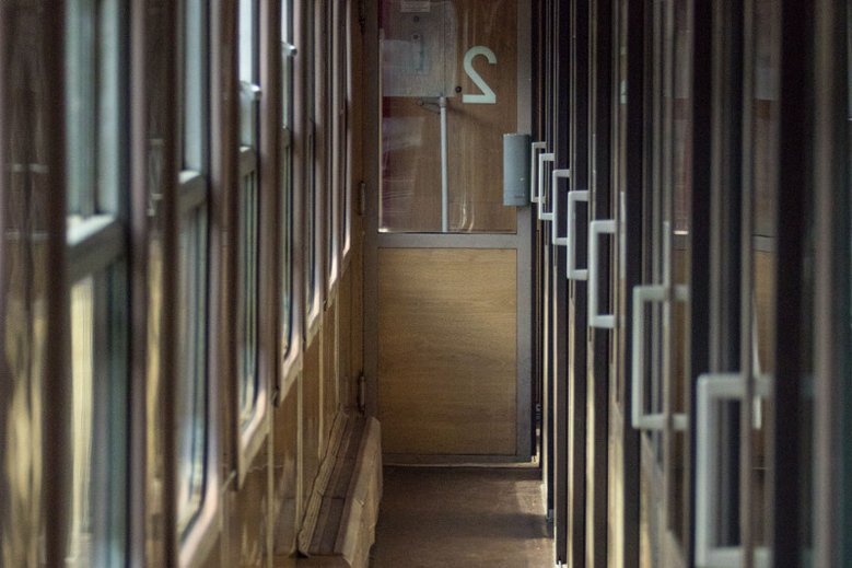 Ile wolno dziecku w pociągu? "Mój syn patrzy w pani ekran i się boi!"