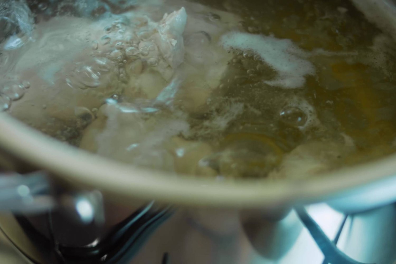 Bulion kolagenowy, czyli przepis na botoks do picia. Jeden składnik jest "obrzydliwy", ale działa