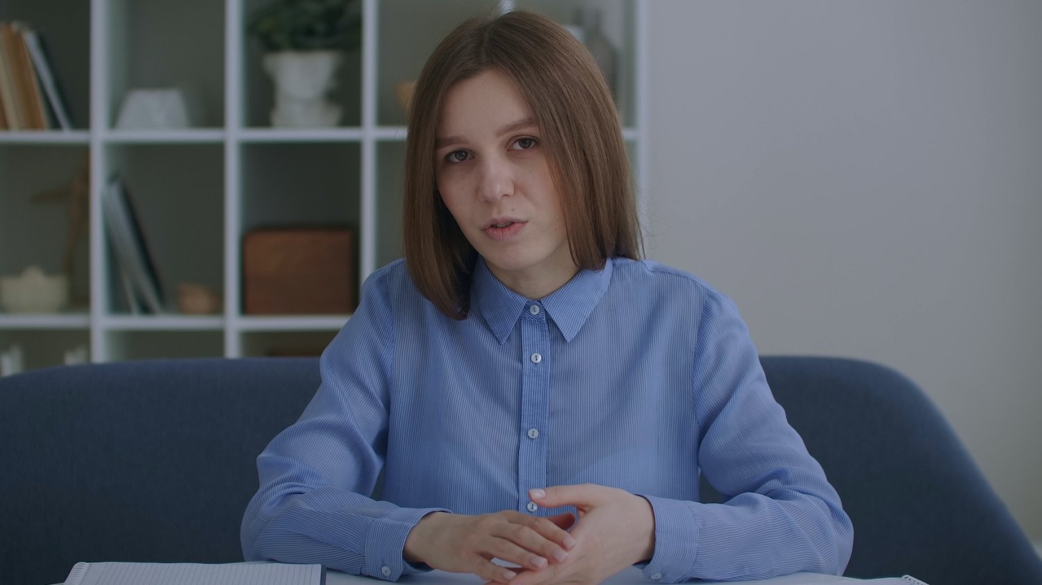 Na zdjęciu kobieta podczas rozmowy o pracę.