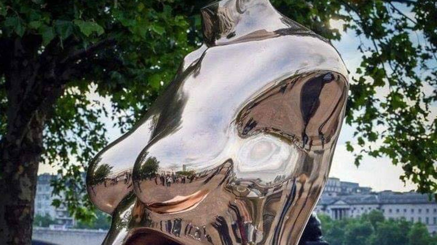 Rzeźba jest na sprzedaż. Kosztuje 150 tys. euro