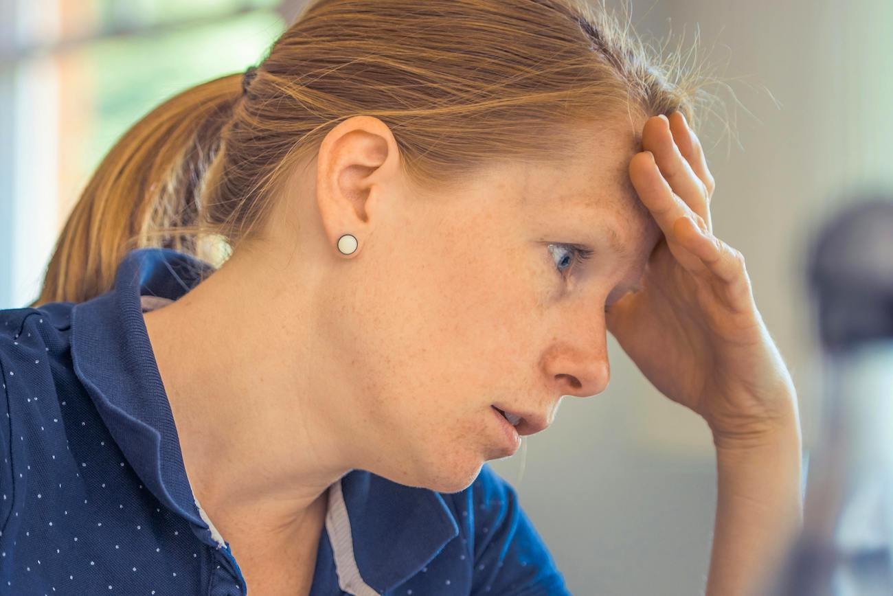 Perimenopauza daje o sobie znać wcześniej, niż myślisz. Ten objaw zaskoczył choćby lekarzy