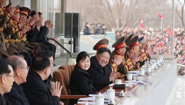 Kim są dzieci Kim Dzong Una? Dyktator pozuje na idealnego tatę jednej córki