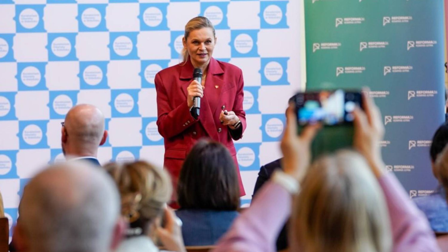 Barbara Nowacka podczas przemówienia