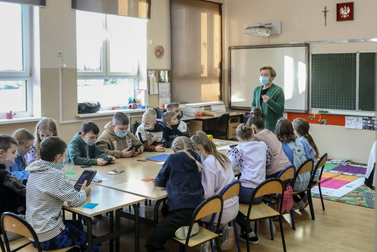 wojna w Ukrainie, wojna na Ukrainie, dzieci w szkole, rozmowa o wojnie, jak rozmawiać z dzieckiem o wojnie