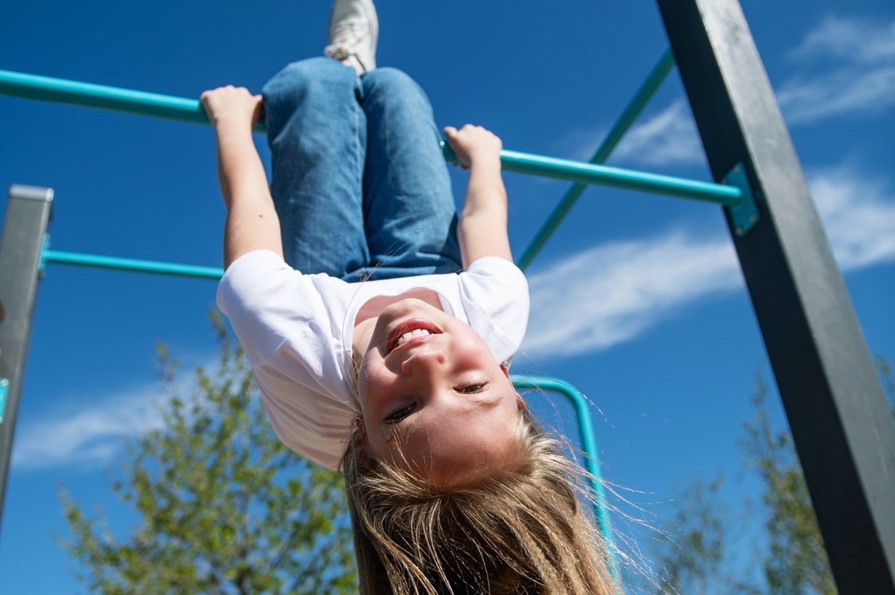 dziecko na placu zabaw