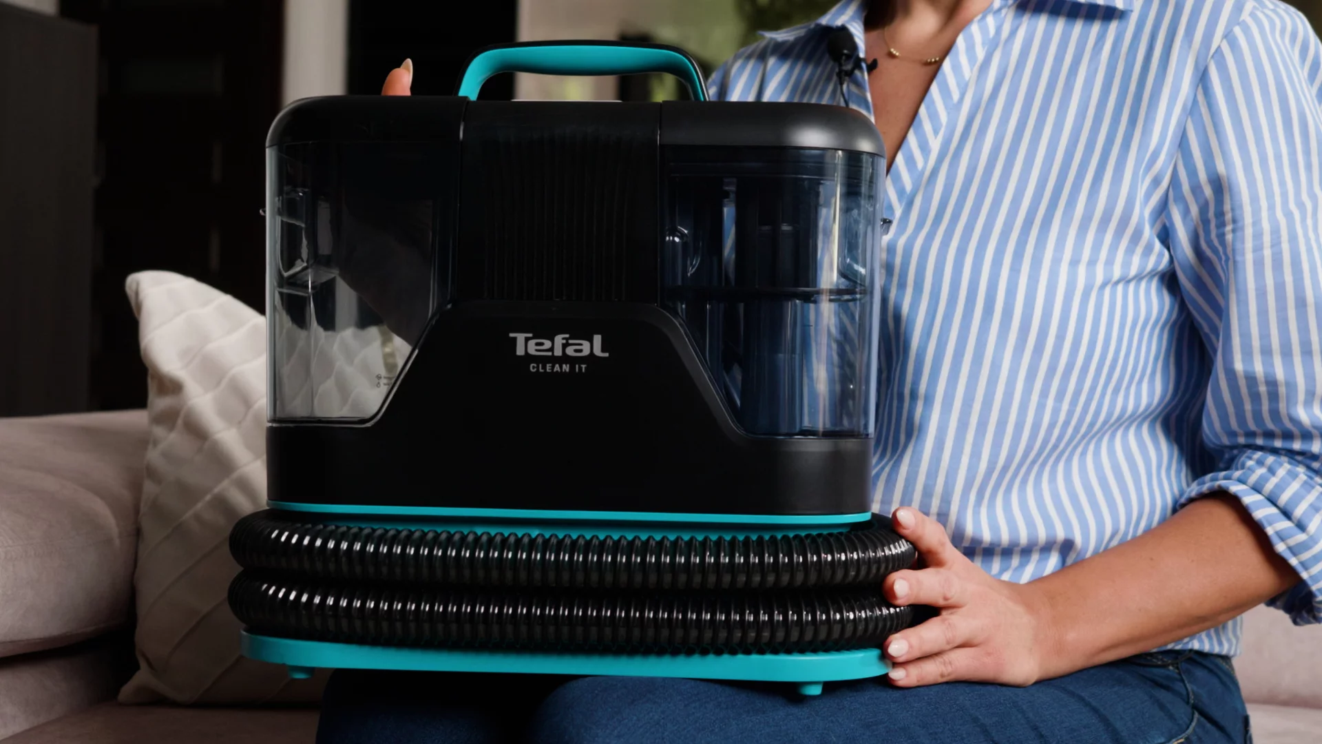 Tefal Clean It to odkurzacz piorący z technologią 3w1, który usuwa plamy z dywanów, kanap i foteli samochodowych. Sprawdziliśmy, jak sobie radzili z różnymi zabrudzeniami.