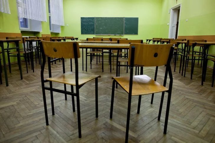 Pusta klasa lekcyjna