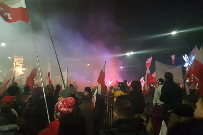 W Marszu Niepodległości jest też spora ilość dzieci w wieku 8-12 lat.