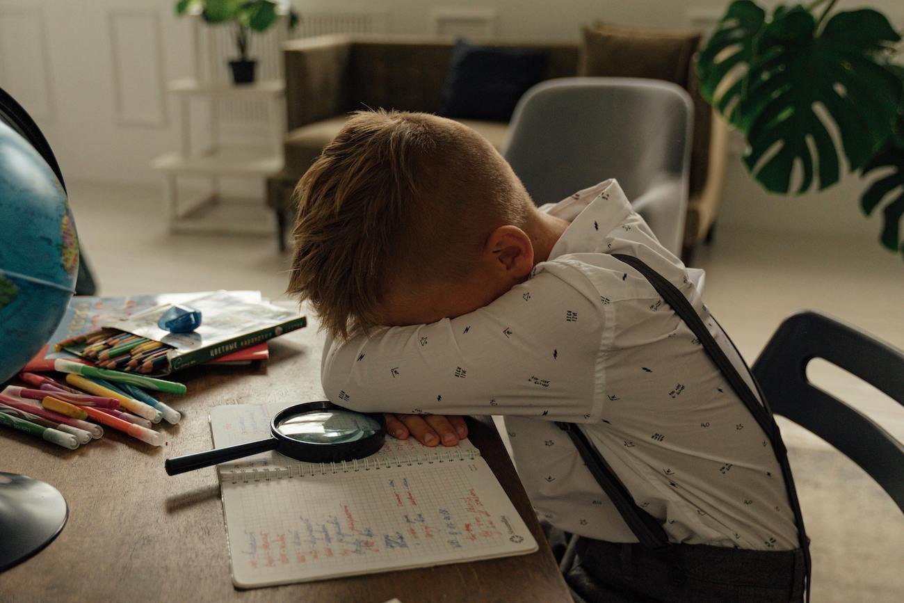 Zamiast "nie przejmuj się" powtarzaj dziecku to zdanie. Działa jak tarcza przeciw hejterom