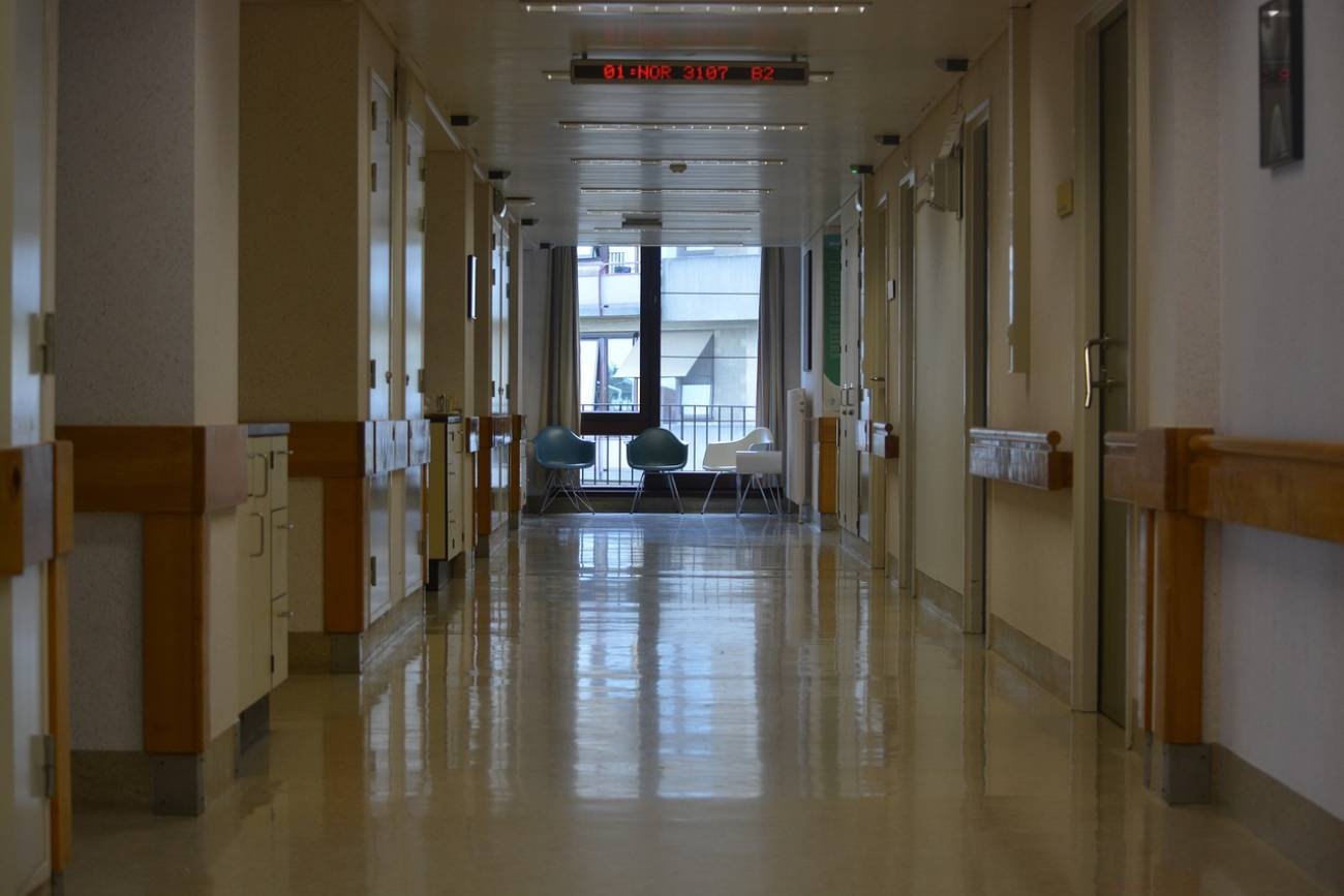 Rodzice ufają "szarlatanom". Lekarze ostrzegają przed trendem, który szkodzi dzieciom
