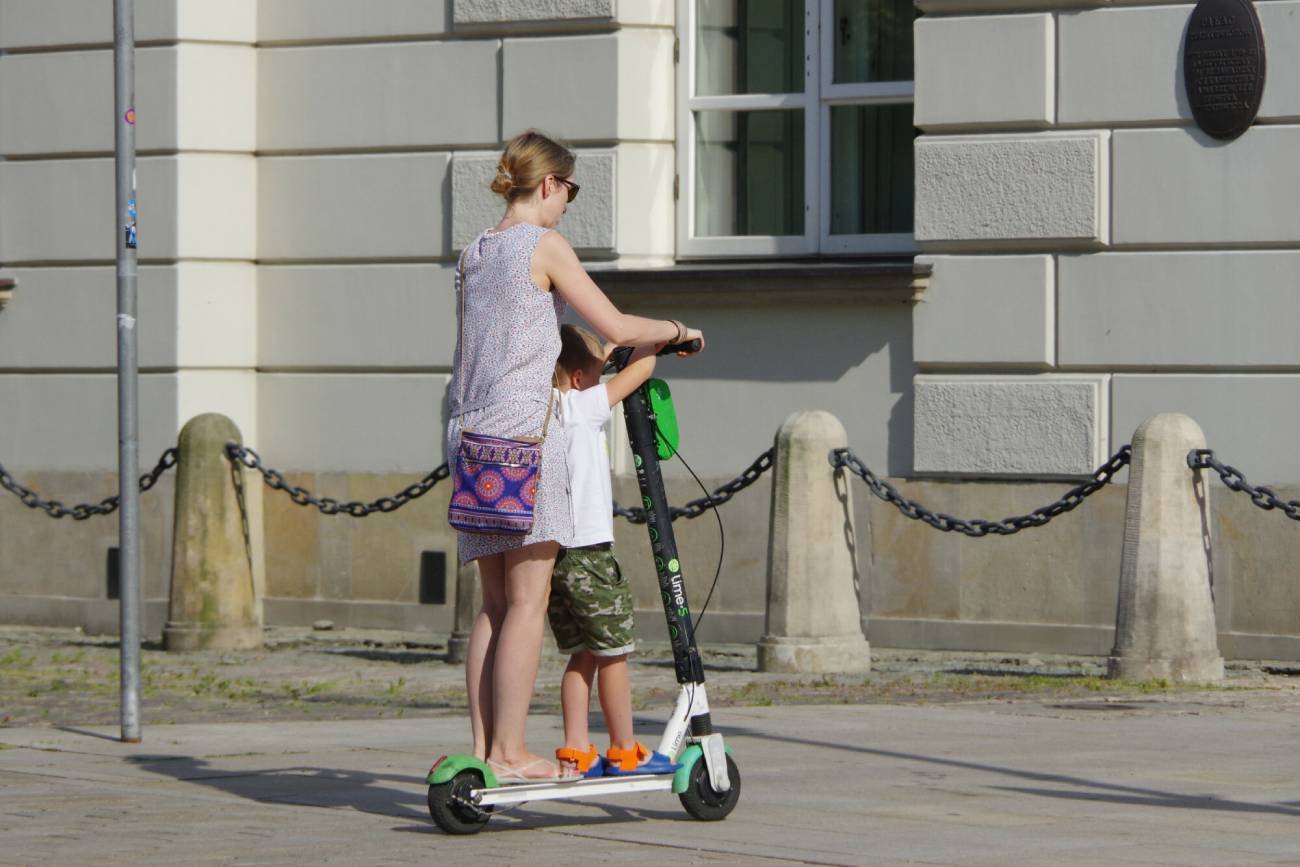 Taki widok u nastolatków to codzienność. "Później cała szkoła będzie szła z kwiatkami"