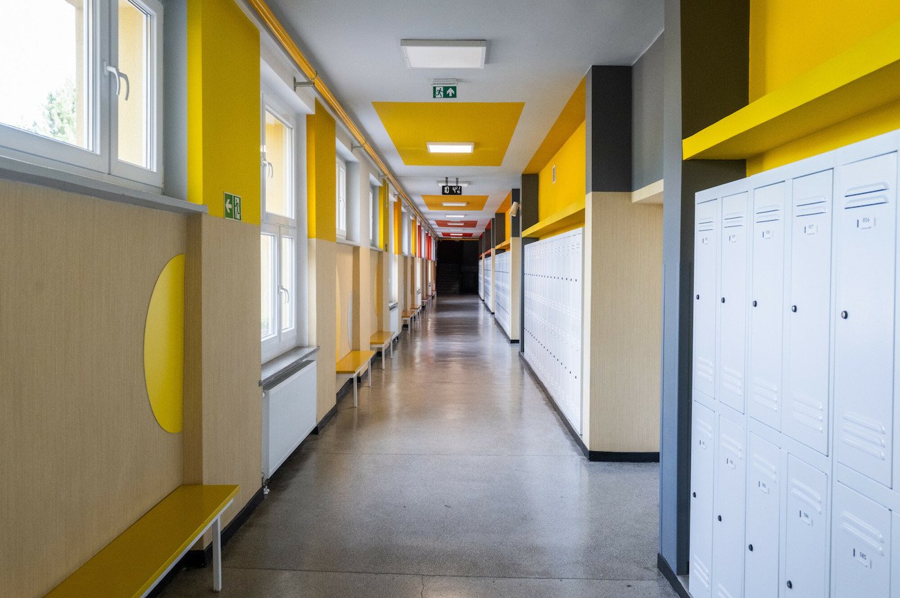 korytarz szkolny