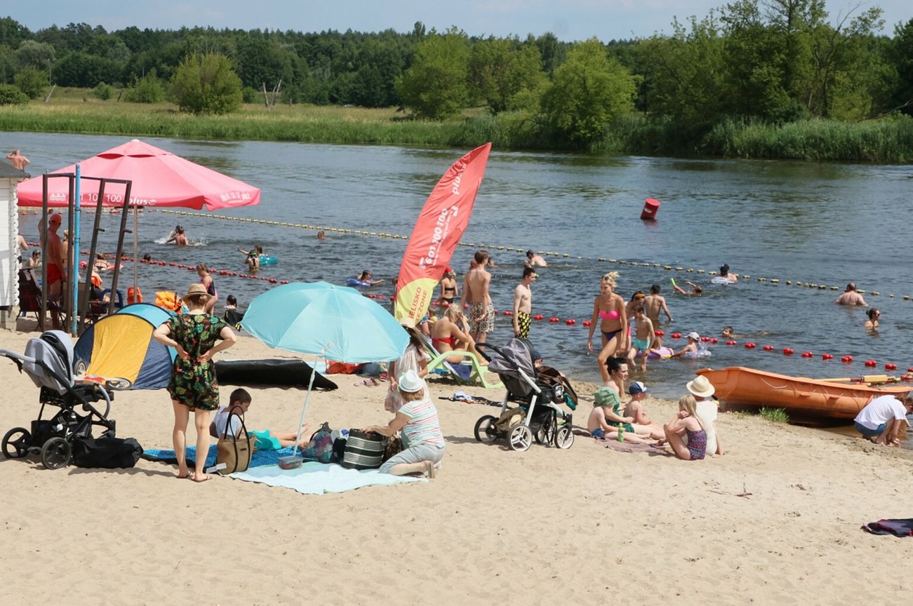 Zwróciłam uwagę młodzieży śmiecącej na plaży. Reakcja wiele mówi o tym pokoleniu