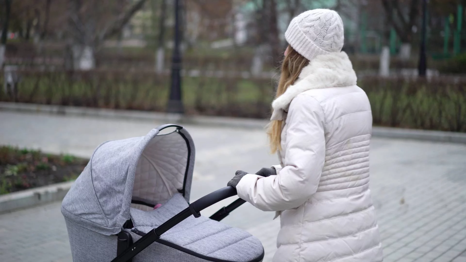 ZUS żąda zwrotu za macierzyński sprzed lat. Kobiety muszą oddać tysiące