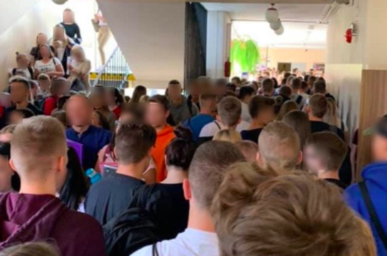 Przepełnione licea.