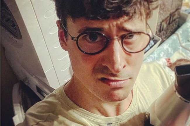 Mateusz Damięcki pokazał sposób usypiania dziecka. Metoda na dobry sen Mateusz Damięcki pokazał sposób usypiania dziecka. Metoda na dobry sen