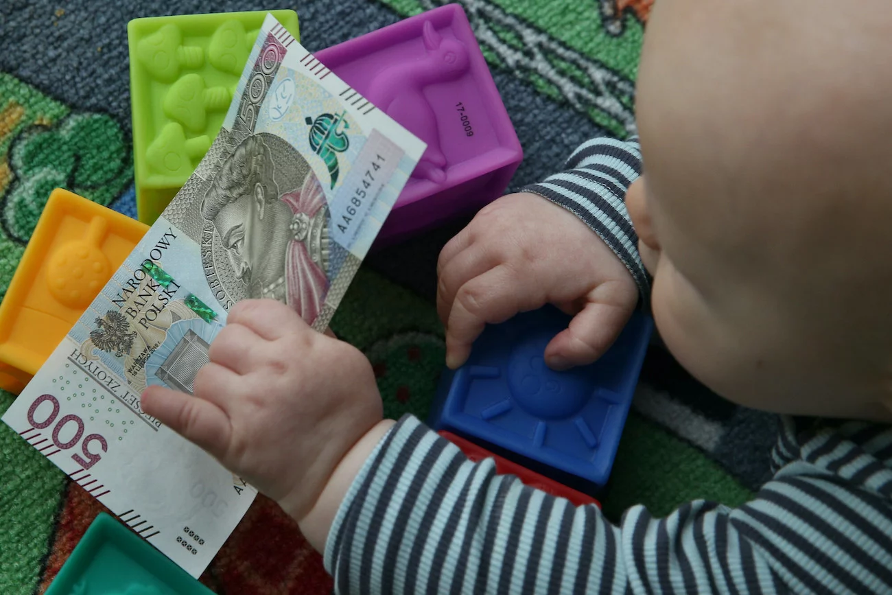 ZUS ogłosił, że jeszcze w listopadzie wnioski o 500 plus będzie można złożyć także za pomocą nowej aplikacji.