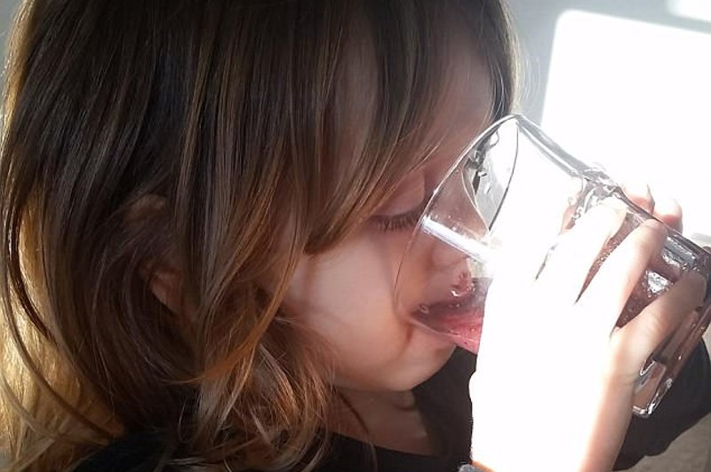 33-latka karmi syna koktajlem z łożyska.