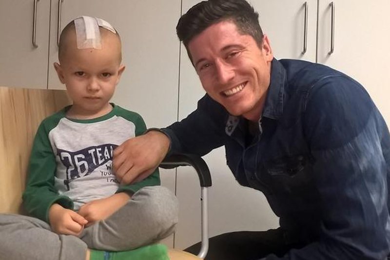 Nie od dziś wiadomo, że Robert Lewandowski udziela się charytatywnie