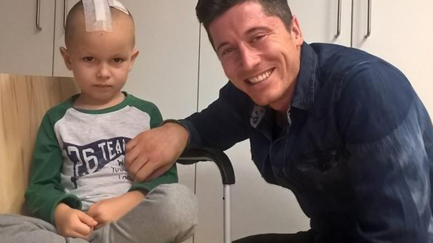 Nie od dziś wiadomo, że Robert Lewandowski udziela się charytatywnie