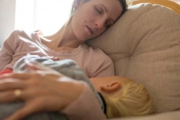 Kobiety niedosypiają, są przemęczone Kobiety niedosypiają, są przemęczone