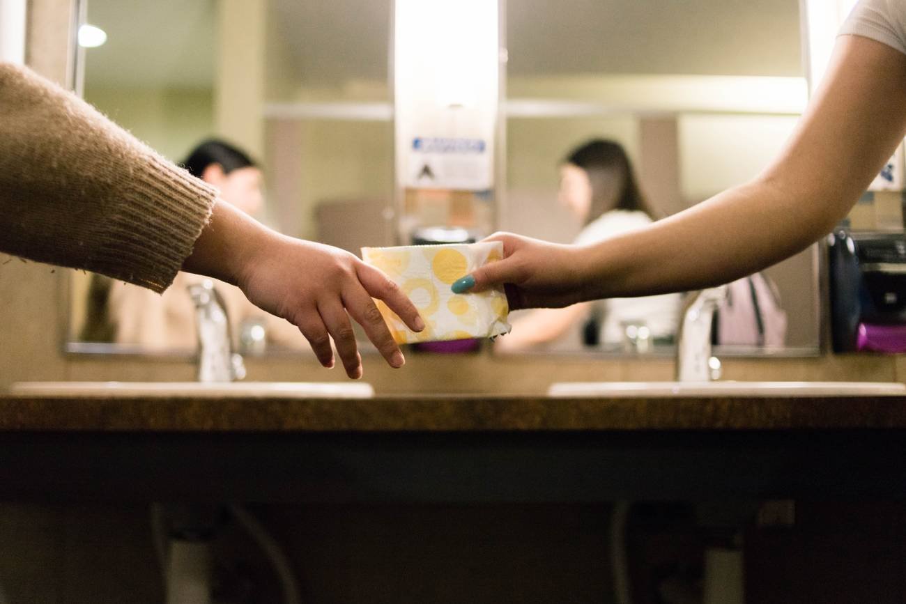 miesiączka, okres, brak podpaski, trik na okres, podpaska awaryjna