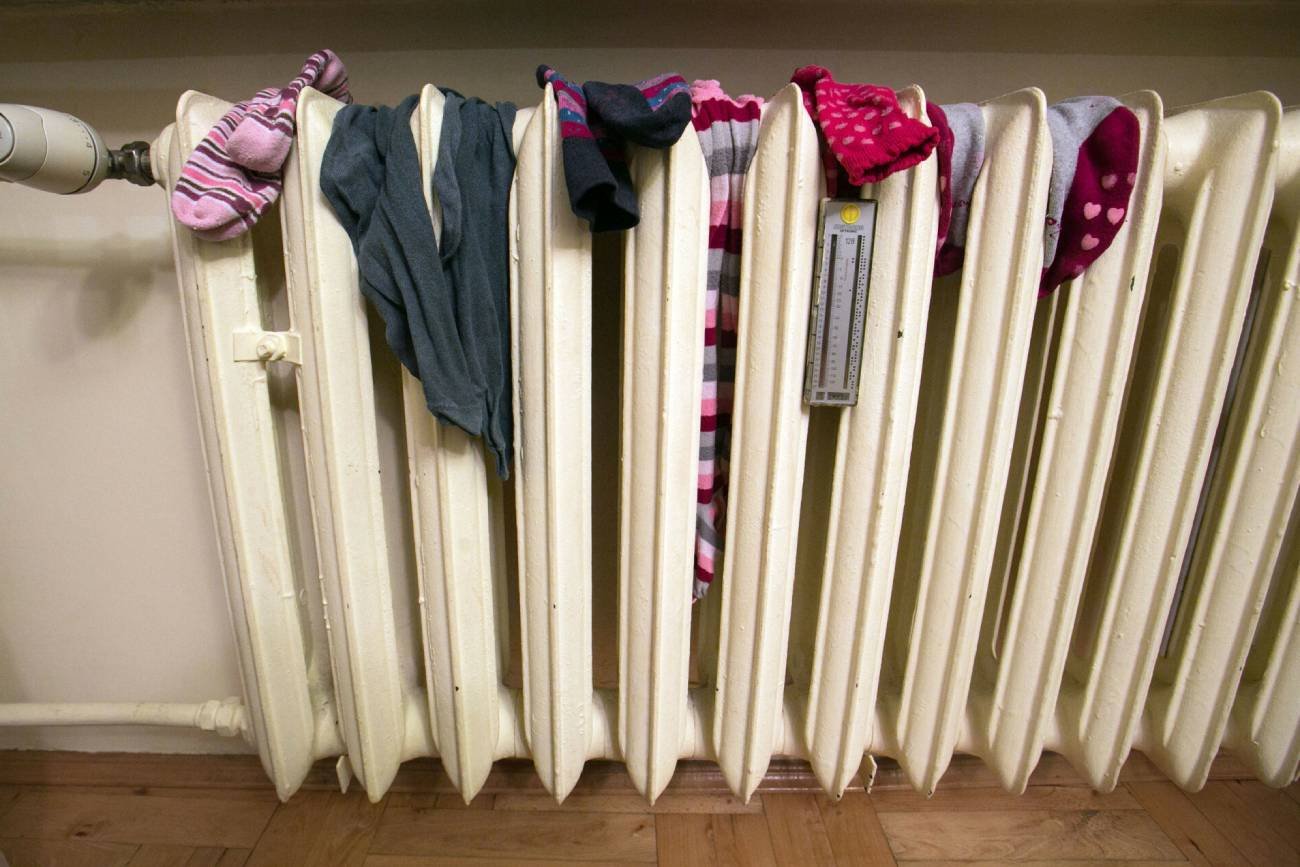 kaloryfer, grzejnik, suszenie prania, pranie na kaloryferach, bielizna na kaloryferze, suszenie prania na grzejniku, suszenie prania na kaloryferze, sezon grzewczy