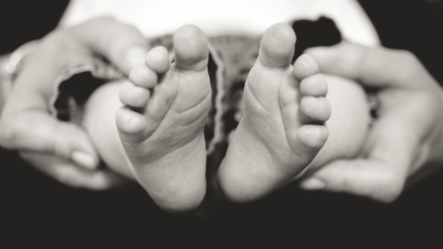 Fot. Pixabay.com / [url=https://pixabay.com/en/baby-child-feet-toes-925267/]StockSnap[/url] / [url=https://pixabay.com/en/service/terms/#usage]CCO Public Domain[/url]