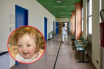 Mała Harper Walker z siniakiem pod okiem, w tle szpitalny korytarz.