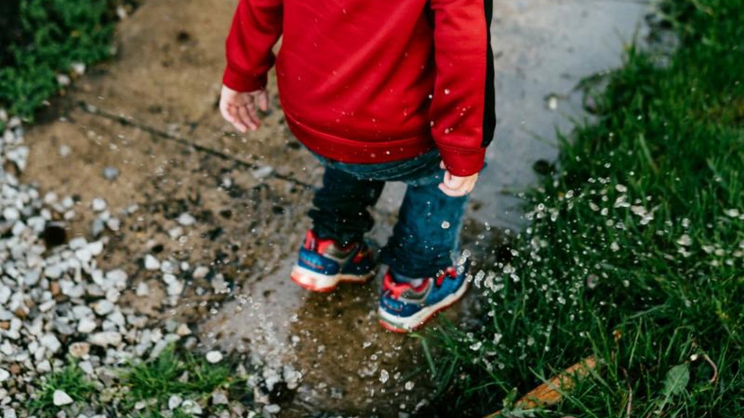Epidemia bezruchu śród dzieci. Zadbaj o aktywność fizyczną na święta